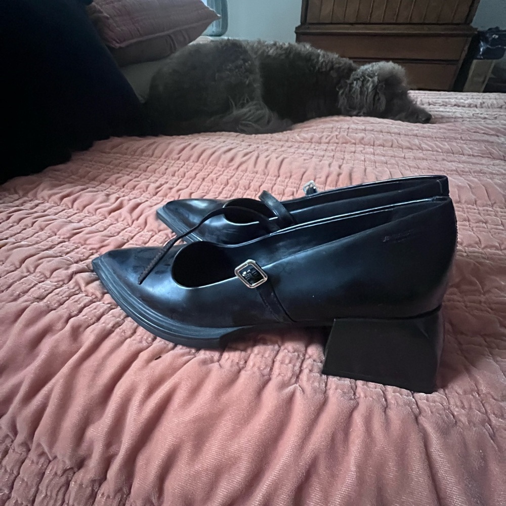 VAGABOND Classic Black Mary Jane Block Heel Pumps